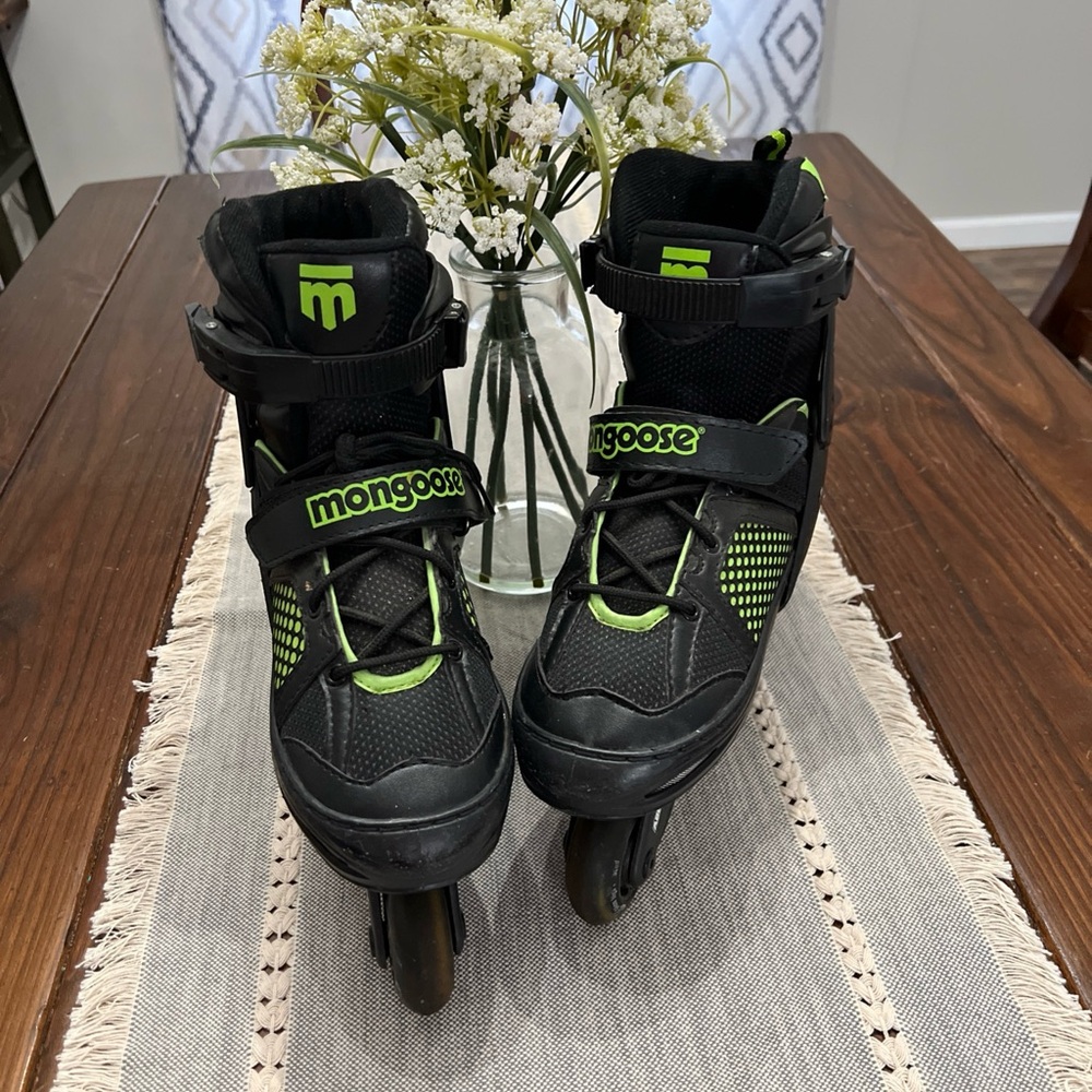 MONGOOSE mens hook & lock lace up black Abec 5 rollerblades adjustable sizes 5-8